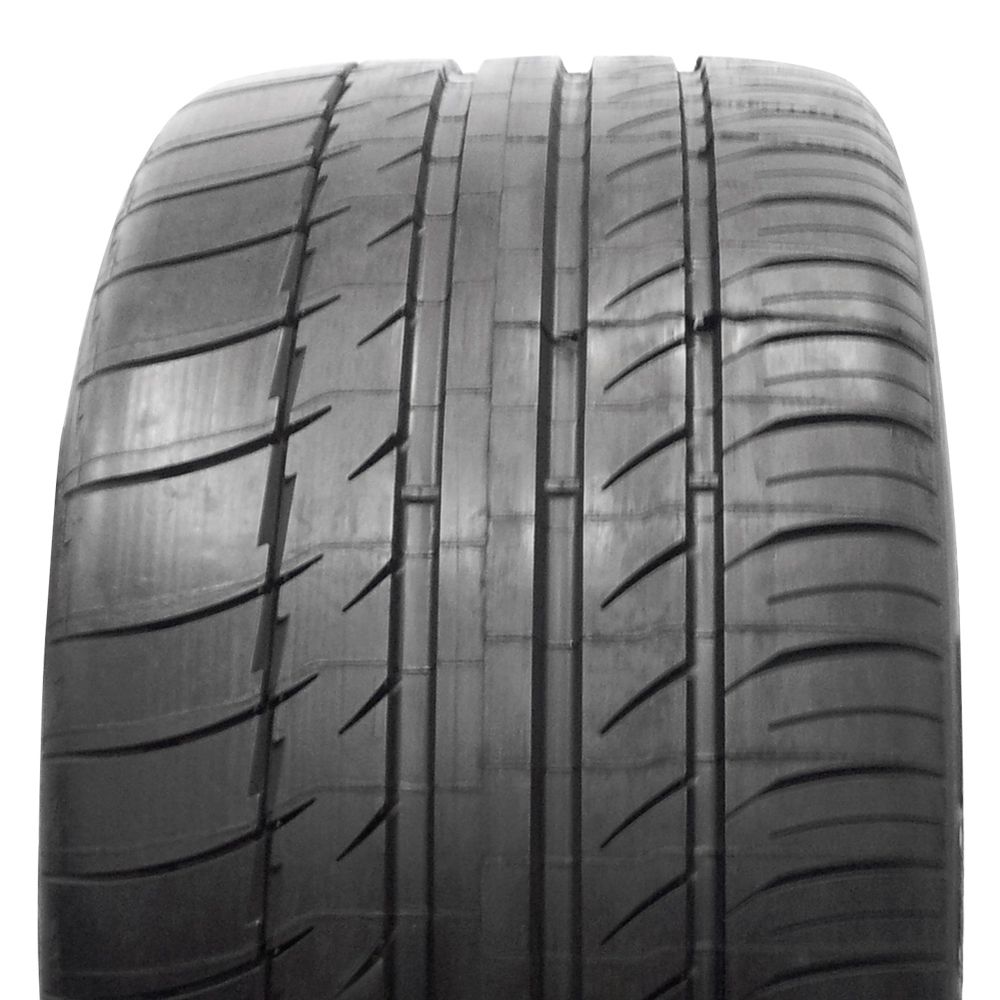 Pneu Michelin aro 19 - 235/35R19 Pilot Sport - 87Y ( (300 km/h) com os